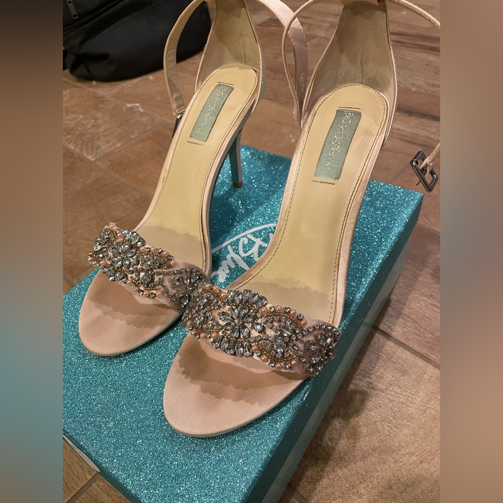 Betsy Johnson nude heeled sandals with rhinestones size 9.5 with box